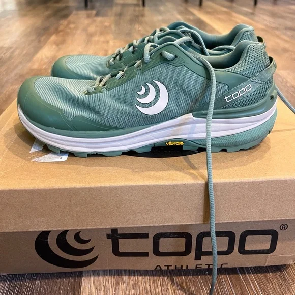 Women’s Topo Traverse Hiking Shoes Like New - Picture 2 of 6